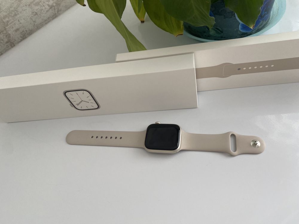Apple Watch 7 45 mm бежевого цвета