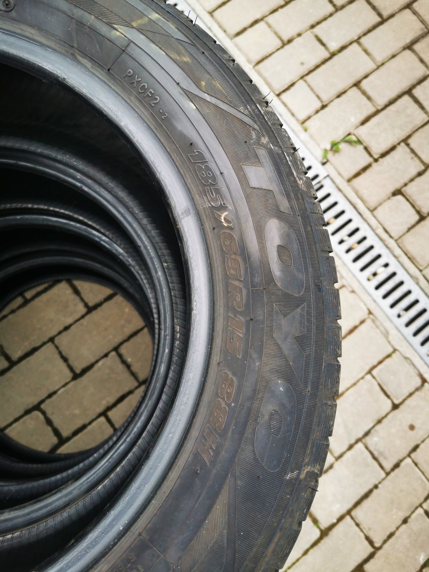 Vând anvelope de vară toyo 185/65 R15 88H