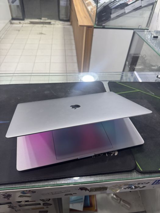 Macbook Pro 16Inch 3K Retina 2019 i7 SSD 512Gb ОзУ 16Gb Radeon 4GB