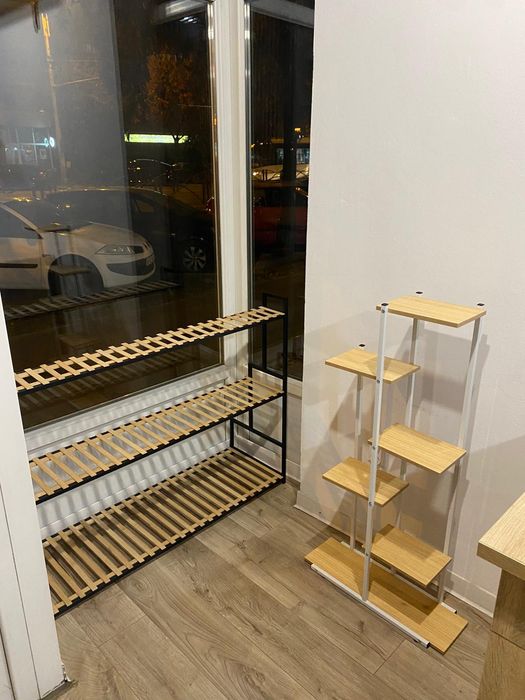 Suport/etajera cu 6 polite, aproape nou.