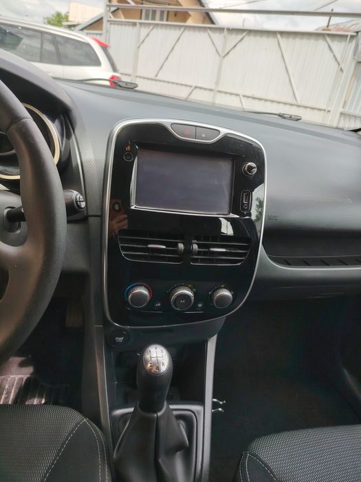 Vând Renault Clio