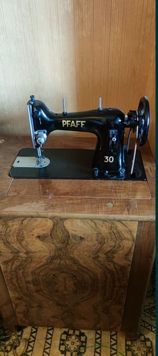 Masina de cusut germana vintage Pfaff 30