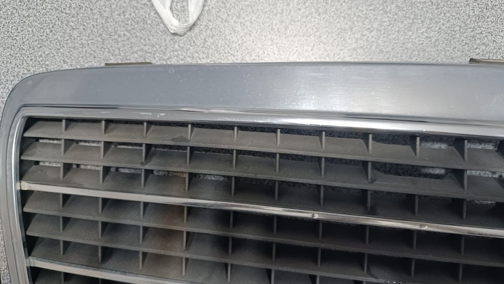 Оригинална решетка радиатор w124 фейс