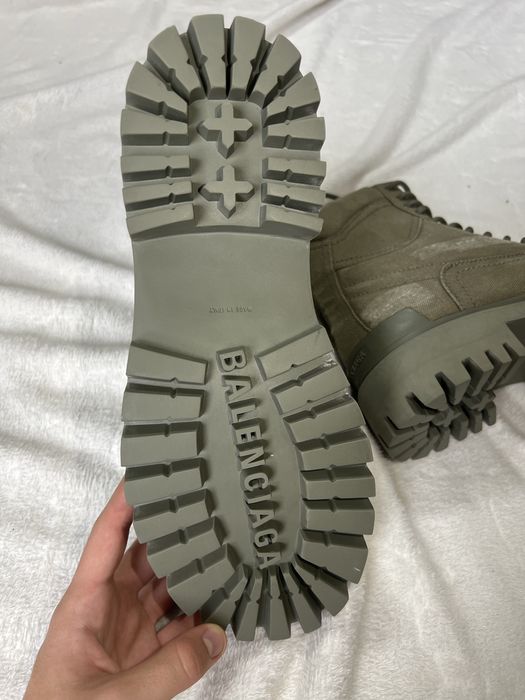 Balenciaga strike boots noi 42