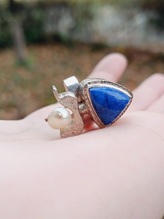 Vechi inel masiv din argint de 925, cu lapis lazuli si doua perle