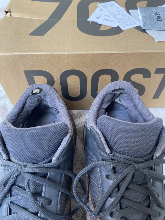 Yeezy 700 V1 Mauve cititi descrierea