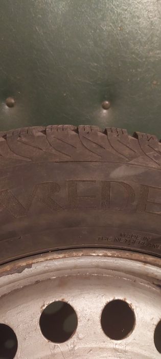 Зимни гуми +джанти  15/196/65,Верщайн  с джанти  5 болта.за Опел