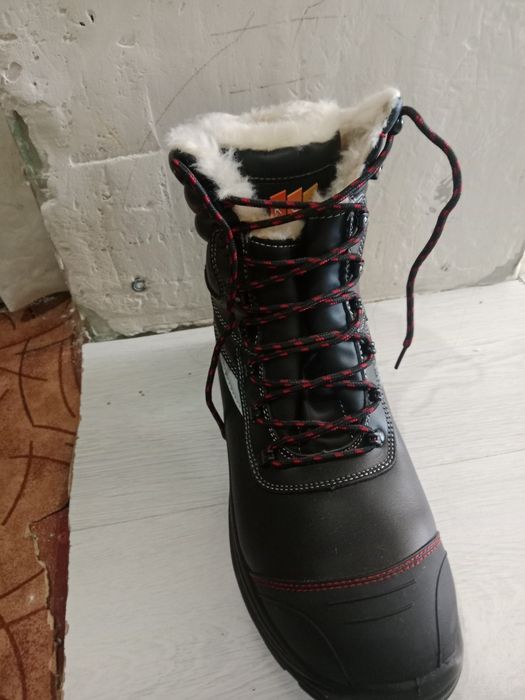 Ботинки зимние продам