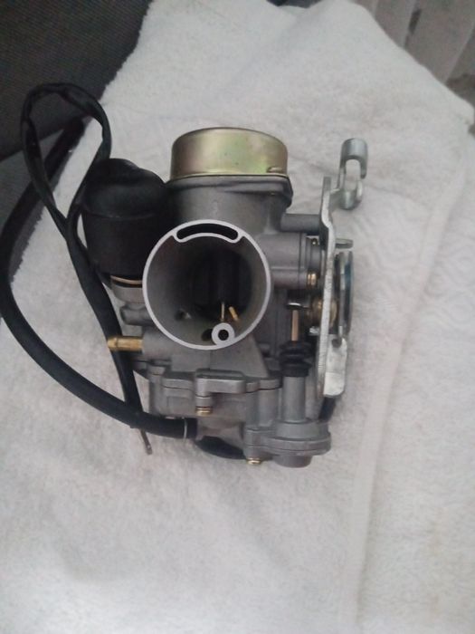 Vând carburator de 250-300 cm3 stare nou