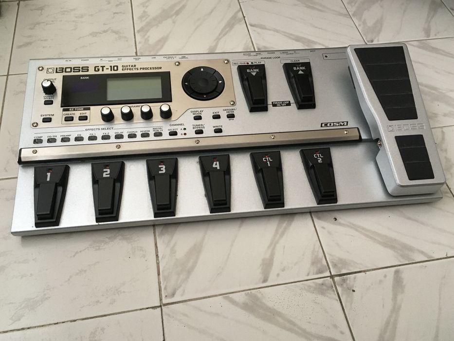 Китарен процесор Boss GT-10