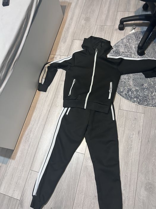 Черен спортен екип