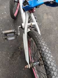 Vând bicicletă BMX