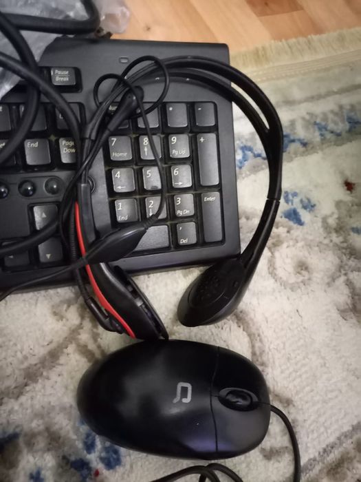 Манитор,клавиатура,камера,мышка