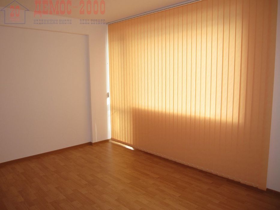 Двустаен необзаведен апартамент в района на ЛК Тракия