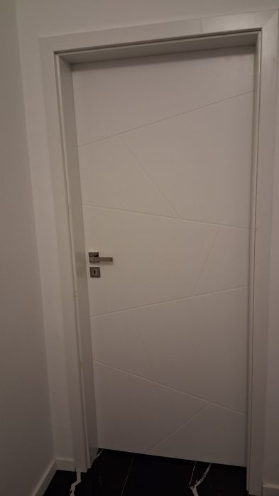 Ocazie la jumătate de preț uși noii nefolosite