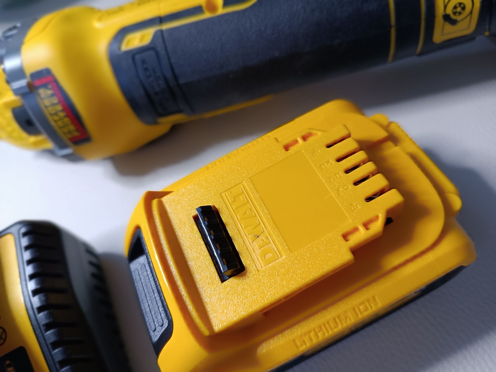 Flex DeWalt DCG409 NOU FLEX DEWALT polizor CU ACUMULATOR SI încărcător