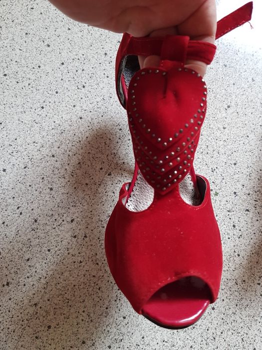 Продавам дамски обувки!