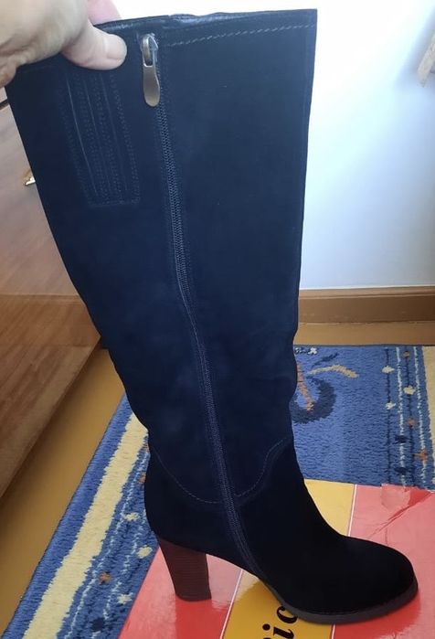 продаю зимние замшевые сапоги