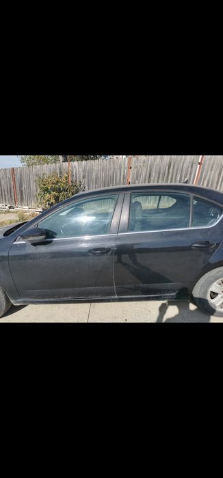 Portiera stânga spate LF9R negru skoda Octavia 3 HATCHBACK 2013 în sus