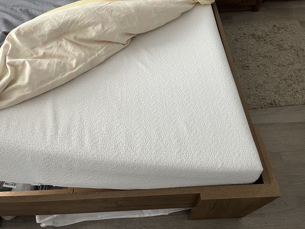 Спалня комплект - легло + матрак, нощни шкафчета и скрин