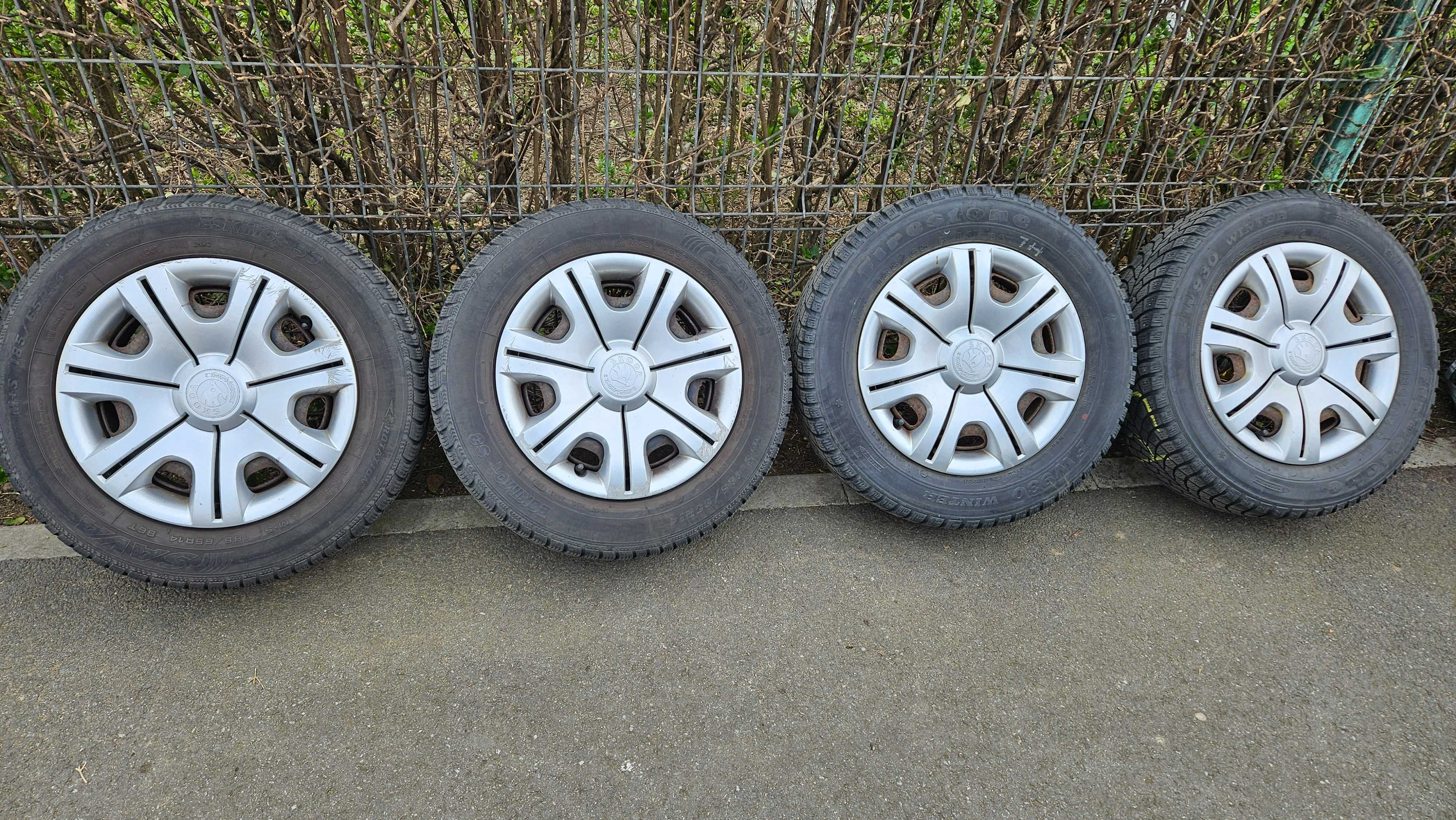 Patru anvelope iarna + jante tabla + capace Skoda Fabia 165/85 R14 86T