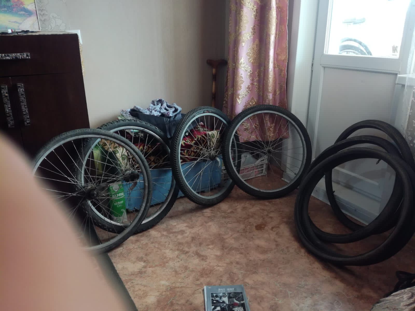 Продаются колеса велосидные в сборе 4 комплекта. 3 задних и 1 переднее