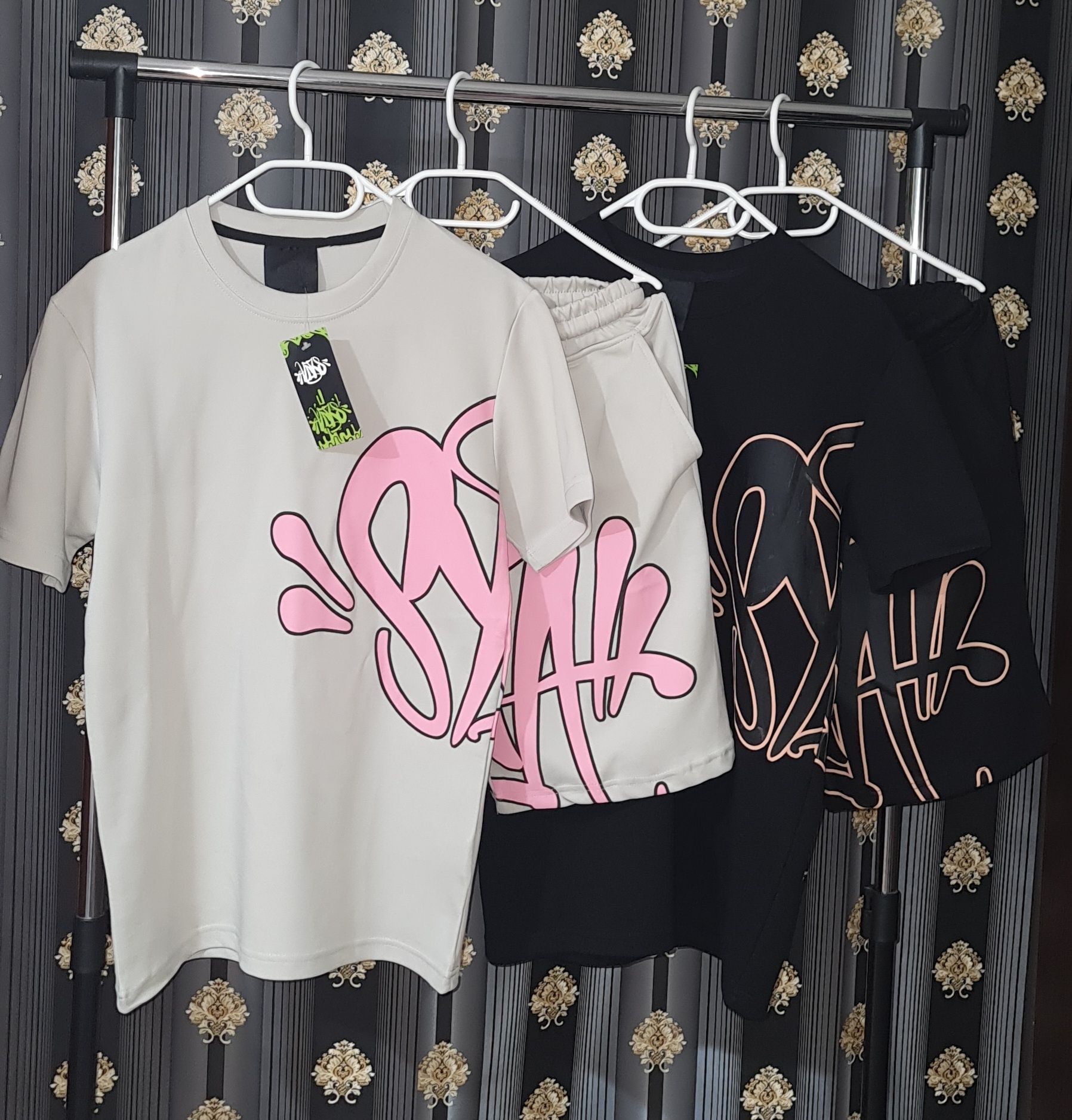 Compleu de vară Syna world  / denim tears  / Essentials