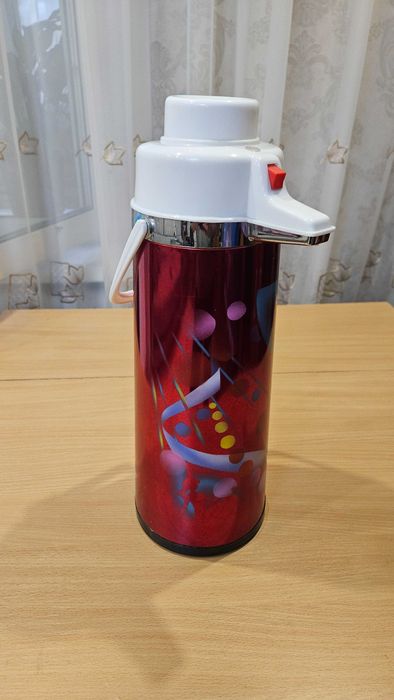 Продам новый термос.