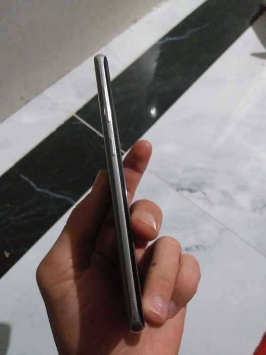 Samsung s8 telefoni sotiladi