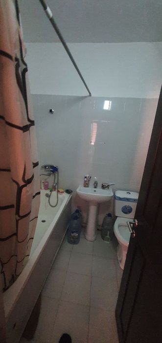 Чирчик шахар, Амир темур(Роша) кучаси, 69 уй 4 этаж 2 хонали 44 кв м