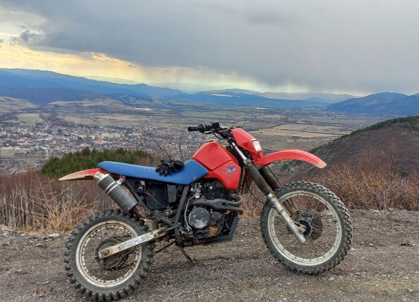 2 броя Honda Xl 600 1987 за Части продават се цели