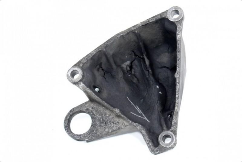 Suport cutie viteze Volkswagen Passat 1996-2000 3B2 8D0399108R