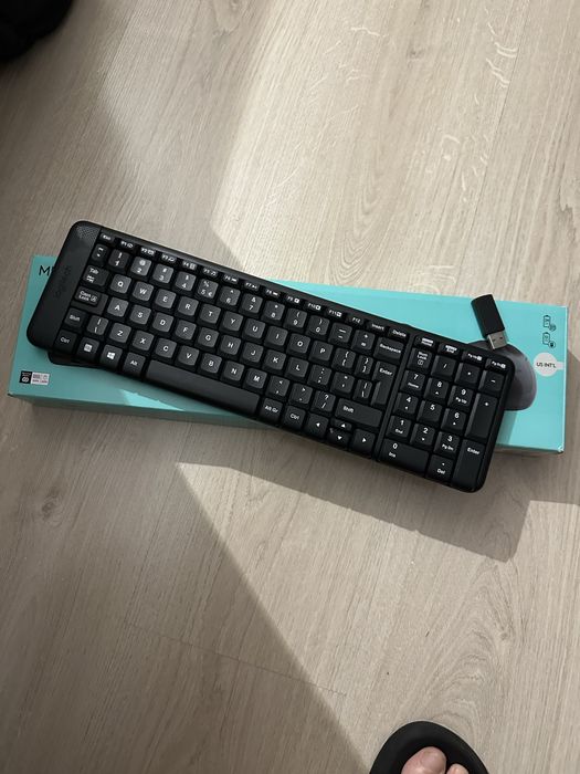 Set tastatura si mouse Logitech