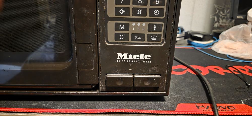 Продавам микровълнова фурна MIELE electronic M722