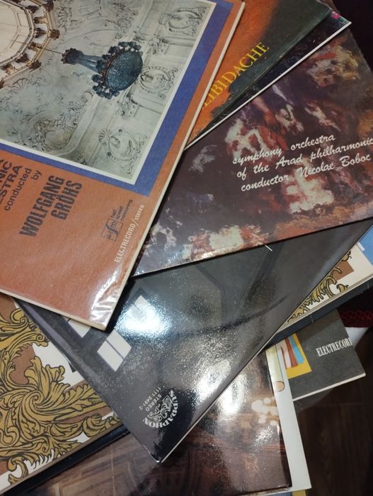 Vând  viniluri!!!