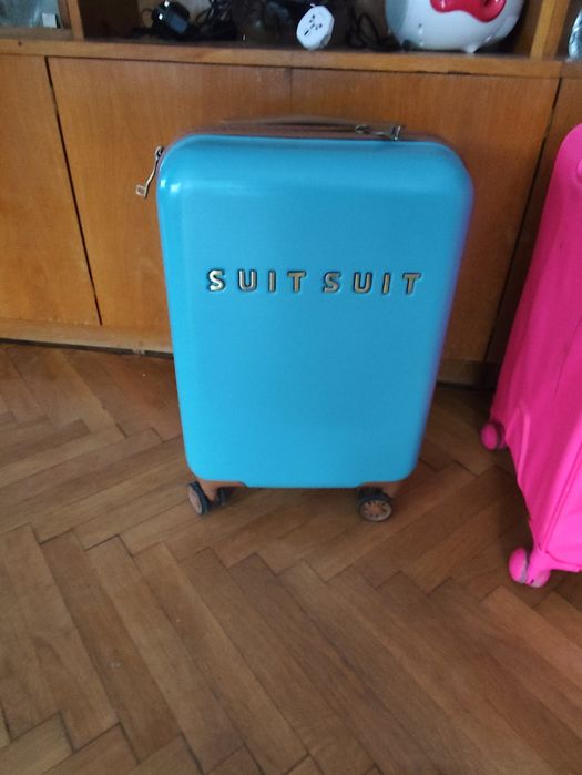 Малък куфар твърди стени, ретро изглед