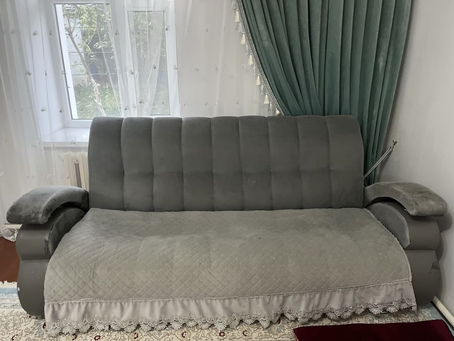 Продам диван с двумя креслами