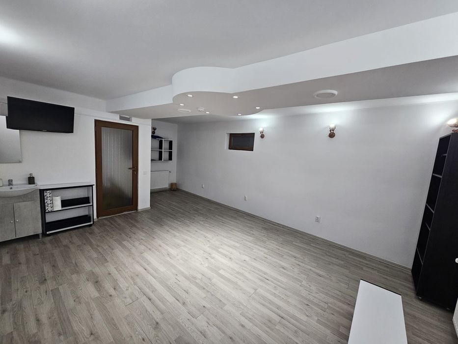 Inchiriere post salon infrumusetare