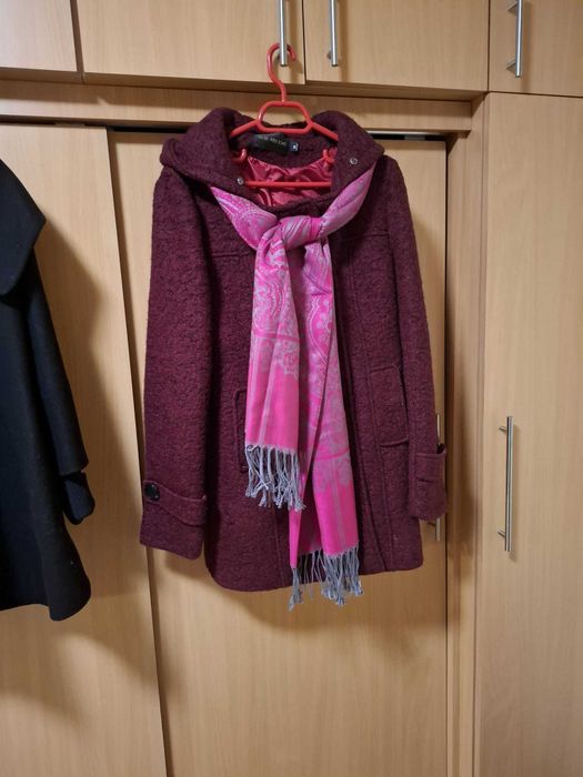 palton marimea 36-38 visiniu