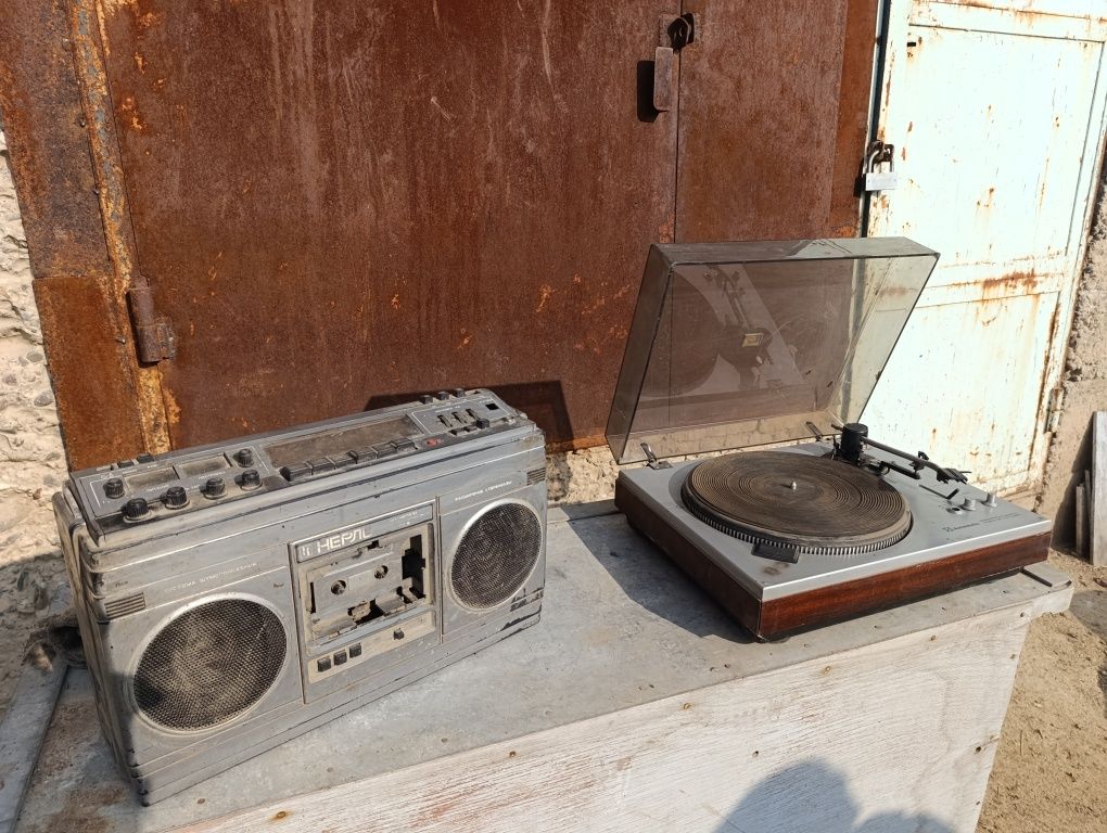 Antikvar buyumlar sotiladi       televizor, radio