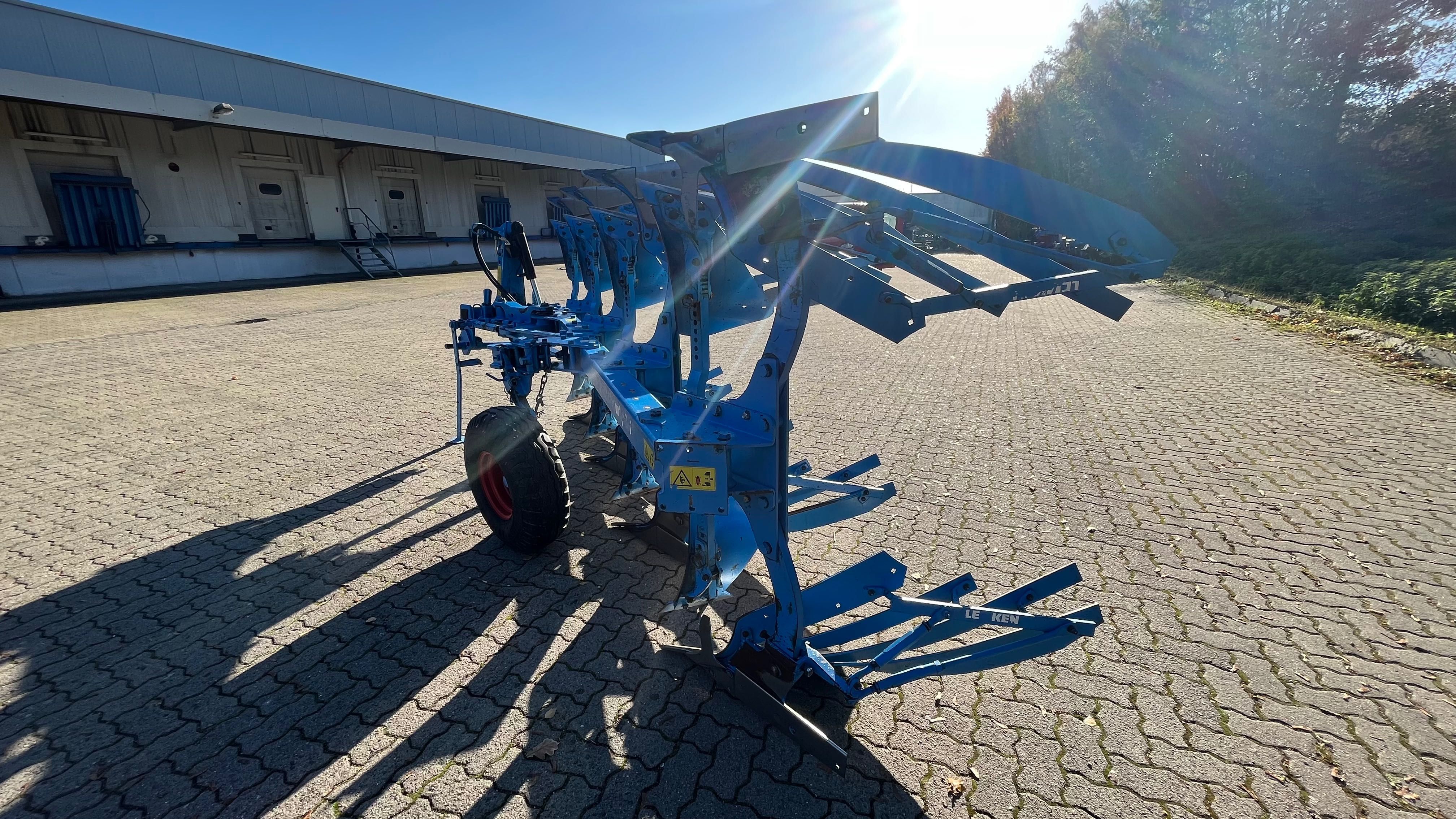 Lemken EurOpal 7 , Omoch Plug Arion, Case, Belarus tortadi