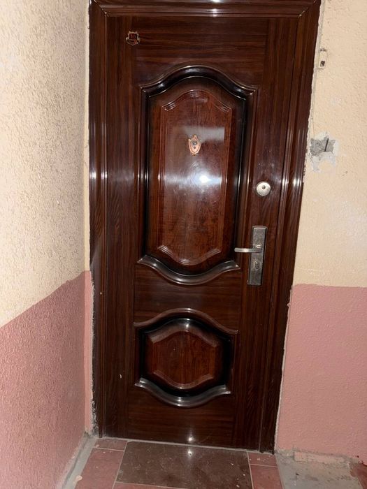 Продается двери срочно бу