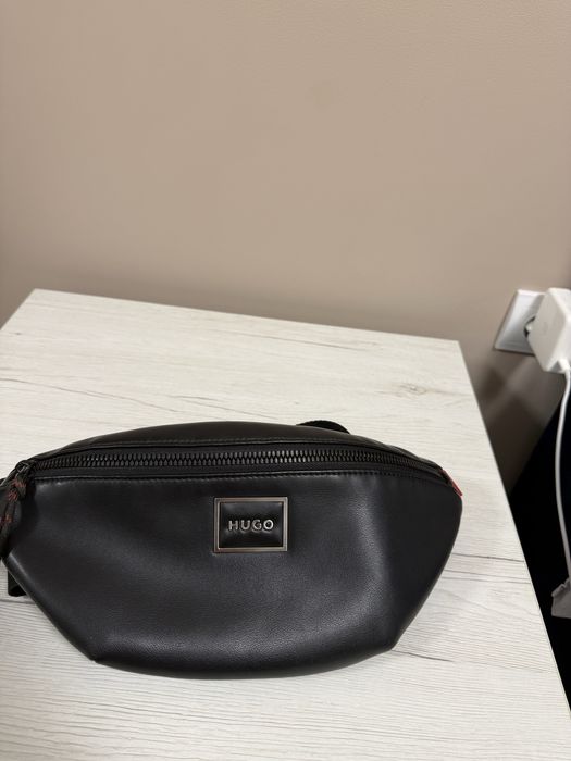 Кожена чанта HUGO тип банан