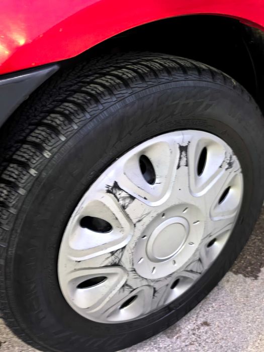 Продавам дачия логан 1,5 дци ,68 коня работеща в движение