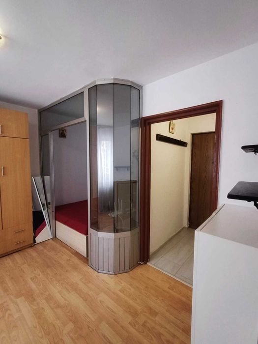 Inhiriez Garsonieră cu loc de parcare         Piața Sudului, București