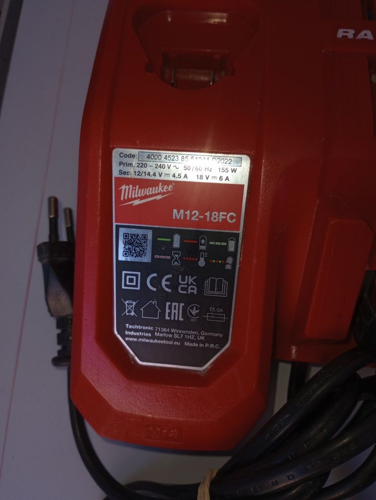 Акумулаторен винтоверт Milwaukee M18