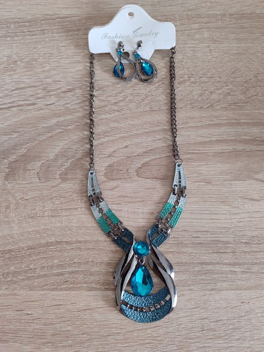 Бижутерия . Комплект. Колье и серьги