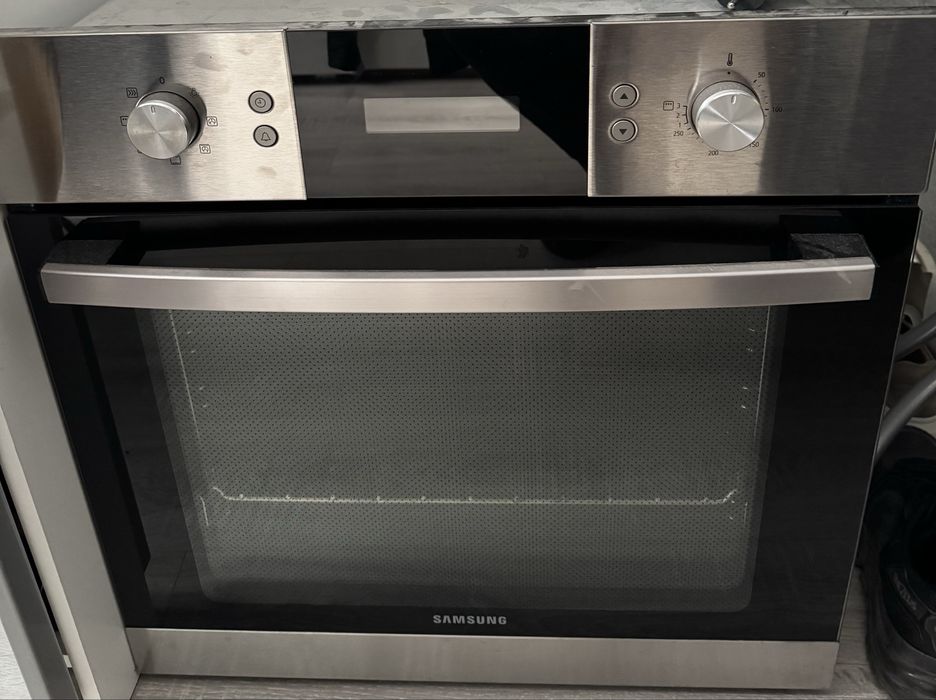 Cuptor Samsung cu ventilatie