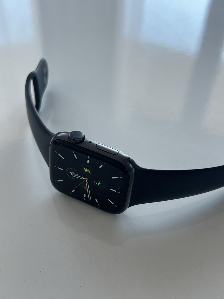 Apple Watch 5 - 44mm