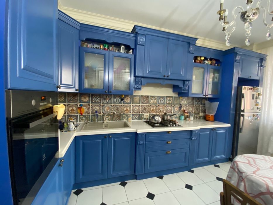 Продается б/у кухня, в хорошеем состоянии, в красивом синем цвете.